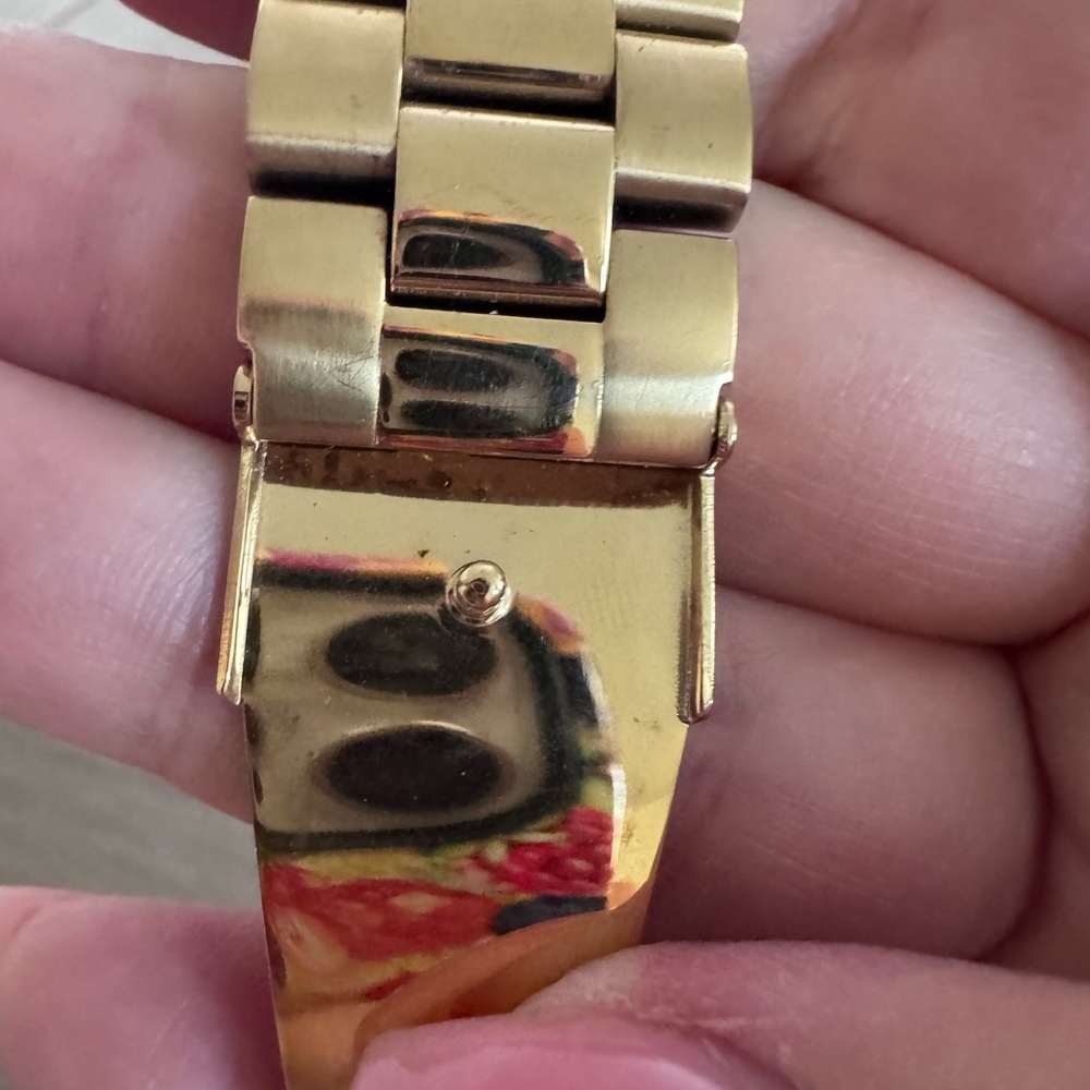 Michael Kors Runway Gold Multifunction Watch - Picture 15 of 16